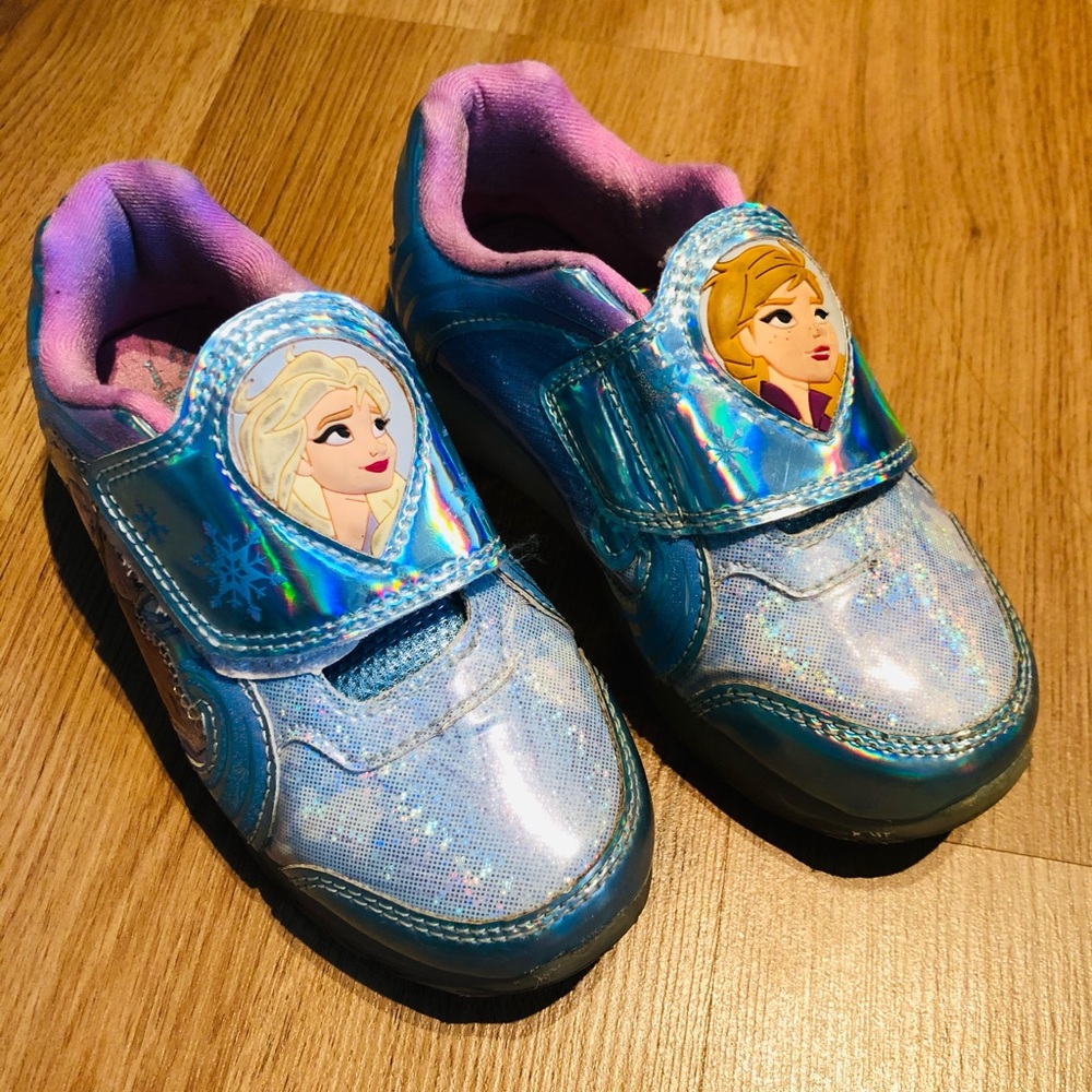 Disney Frozen 2 Anna & Elsa Lighted Shoe